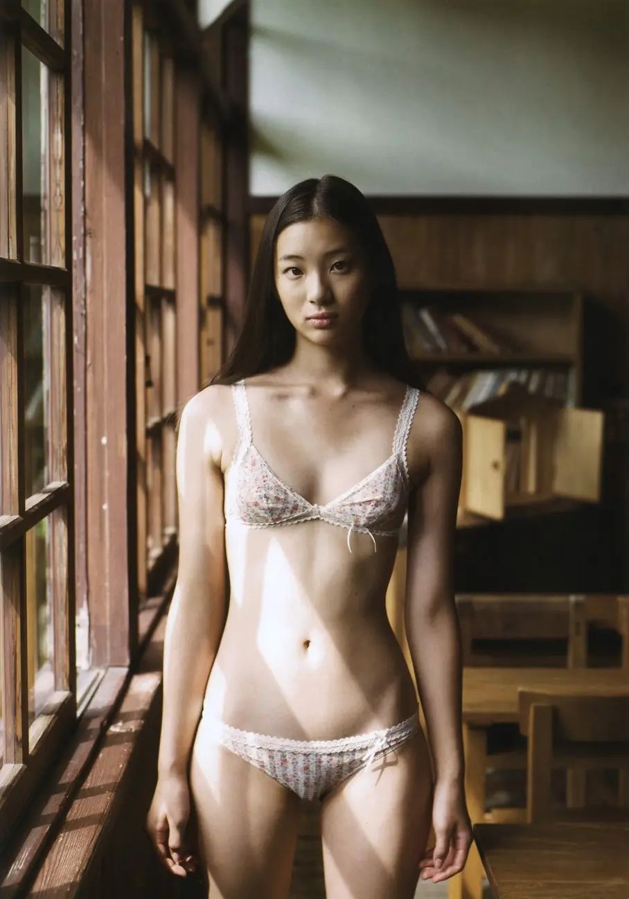 足立梨花エロ画像286