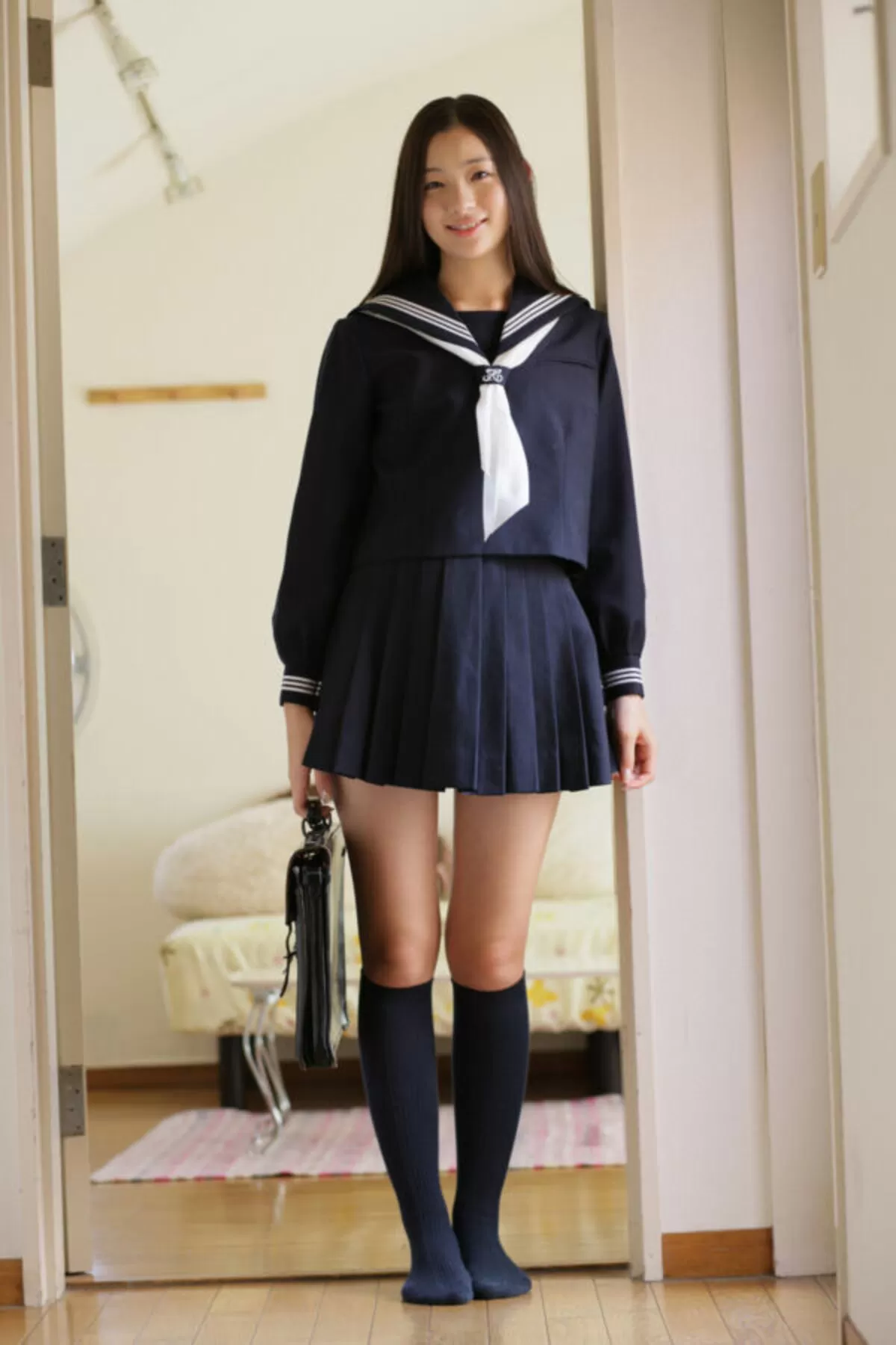 足立梨花エロ画像345