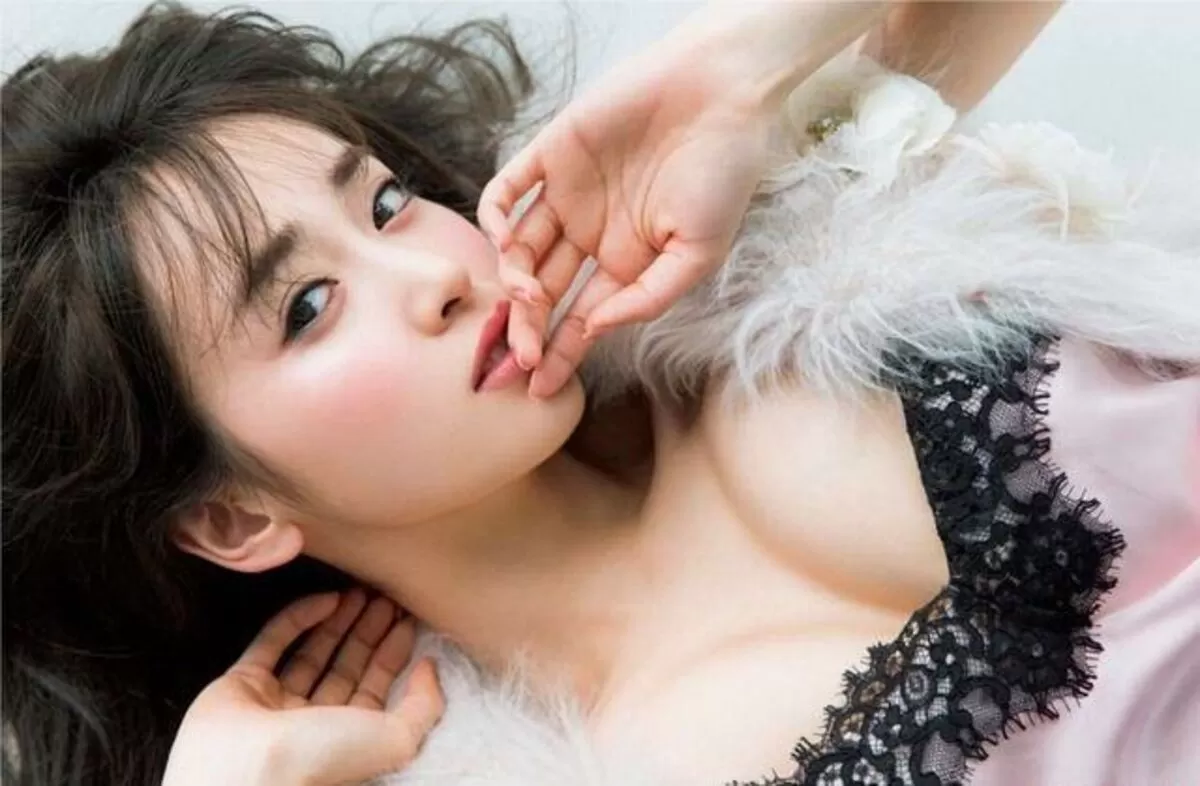 泉里香エロ画像306