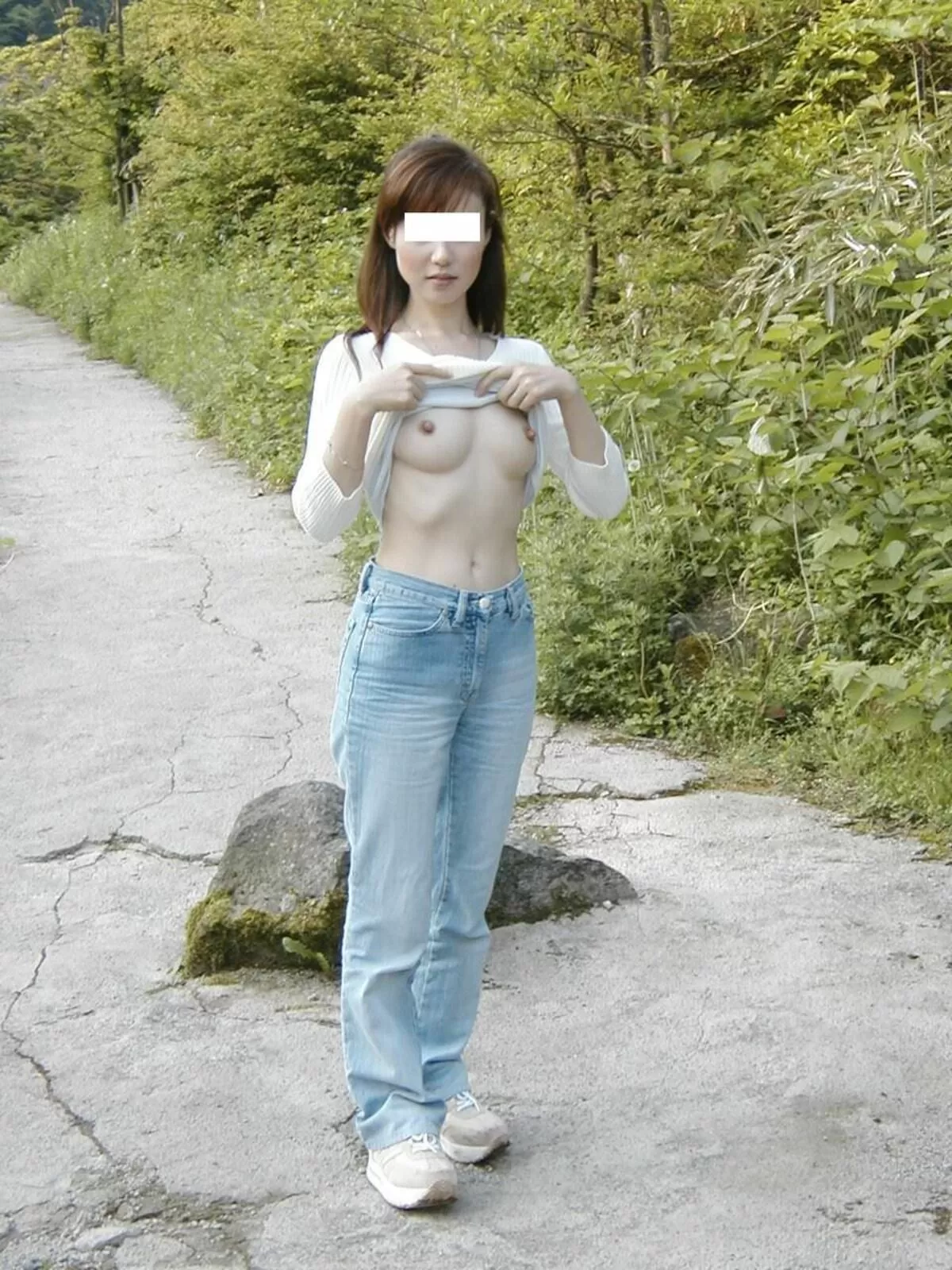 おっぱい露出しちゃってる変態素人さん集めてみた【日本人ver】050