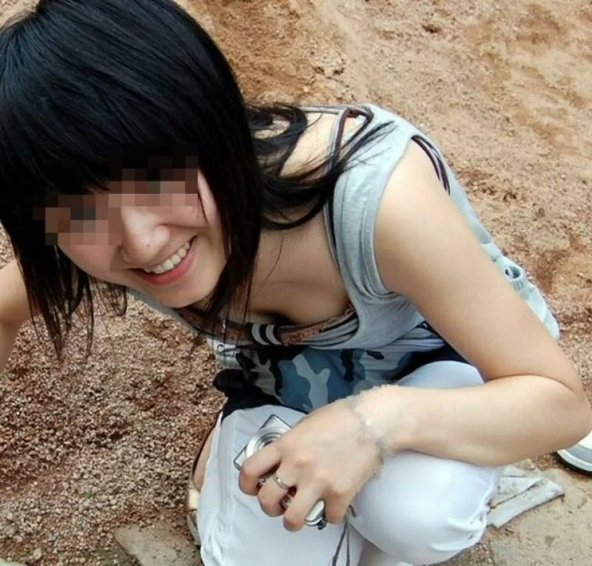 女友達の胸チラエロ画像015