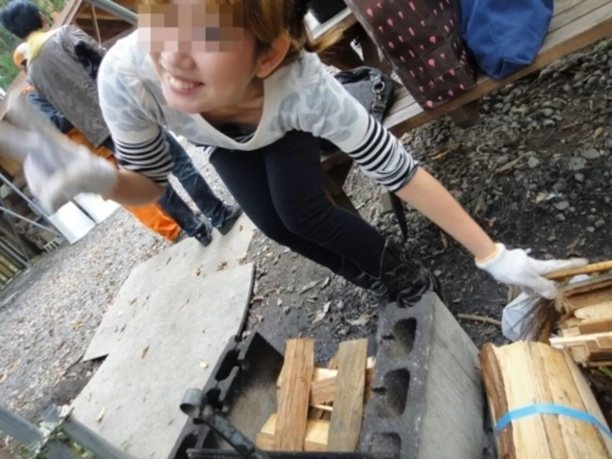 女友達の胸チラエロ画像039
