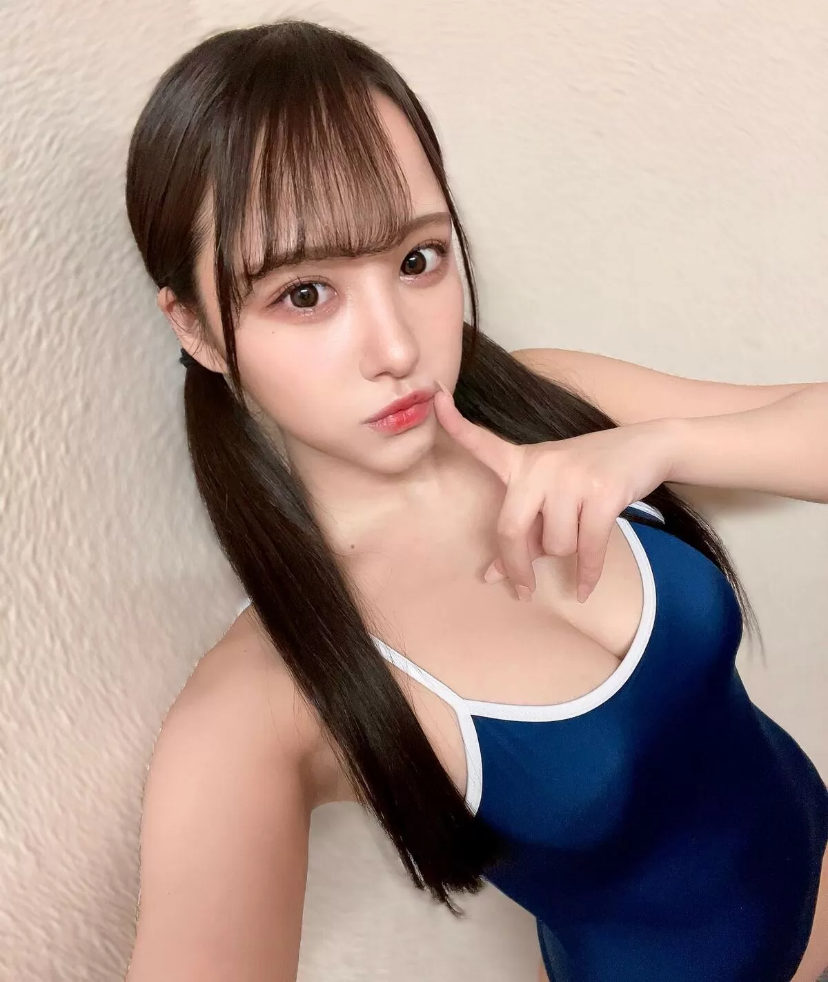 競泳水着の巨乳エロ画像040