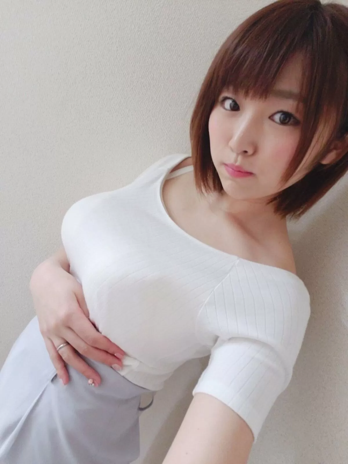 着衣おっぱいの中で神乳画像を85枚集めてみた049