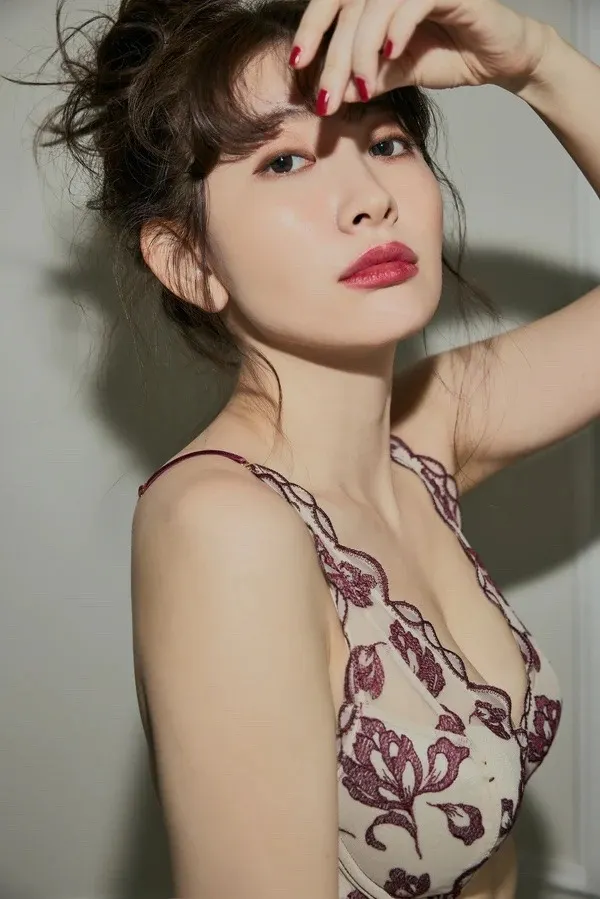 小嶋陽菜エロ画像406