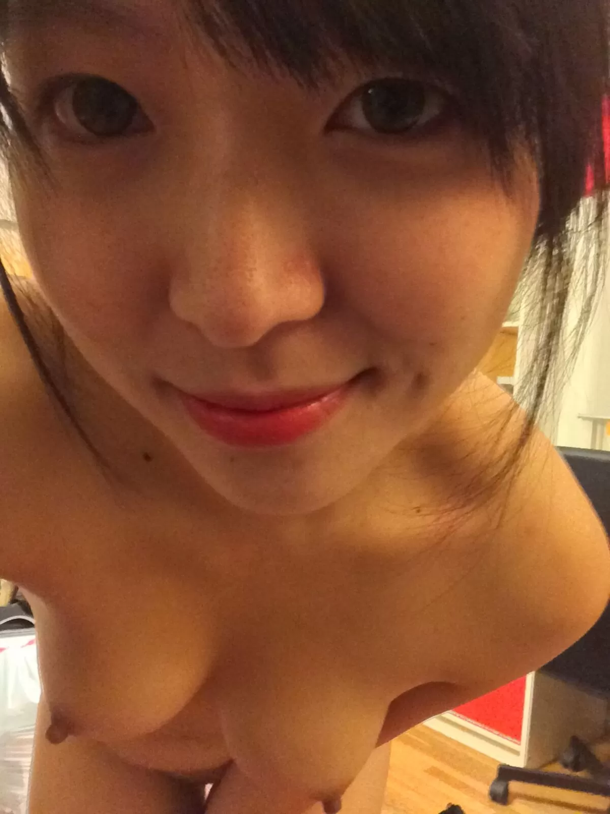 【勃起乳首 画像】硬く尖った充血乳首をコリコリしたくなるエロ画像019