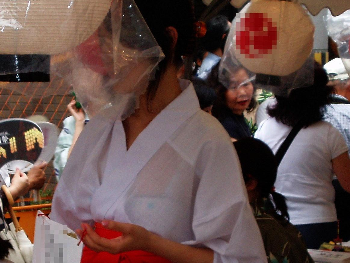 【おっぱい エロ画像】これからの初詣は巫女を犯したくなる！！！のサムネイル