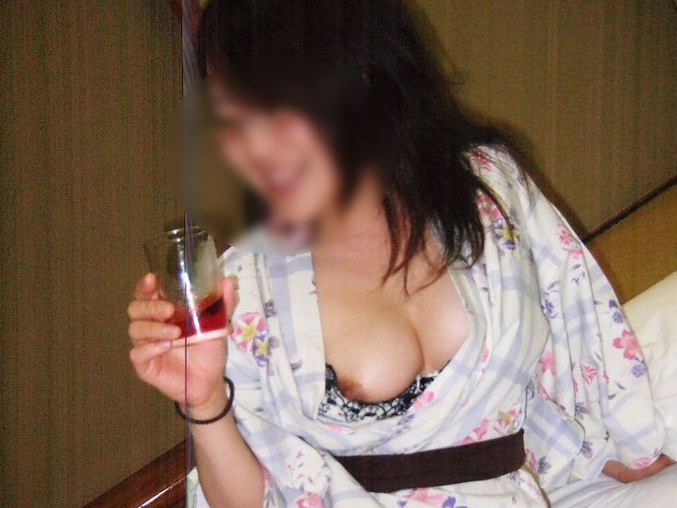 【素人 おっぱい画像】OL達の温泉旅行でオッパイ晒し出し！あの火照ったお胸にワイは浸かりたいｗｗｗのサムネイル