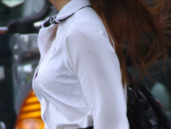 JKのオッパイはエロい！揉めば母乳が出るんじゃ？？？笑のサムネイル