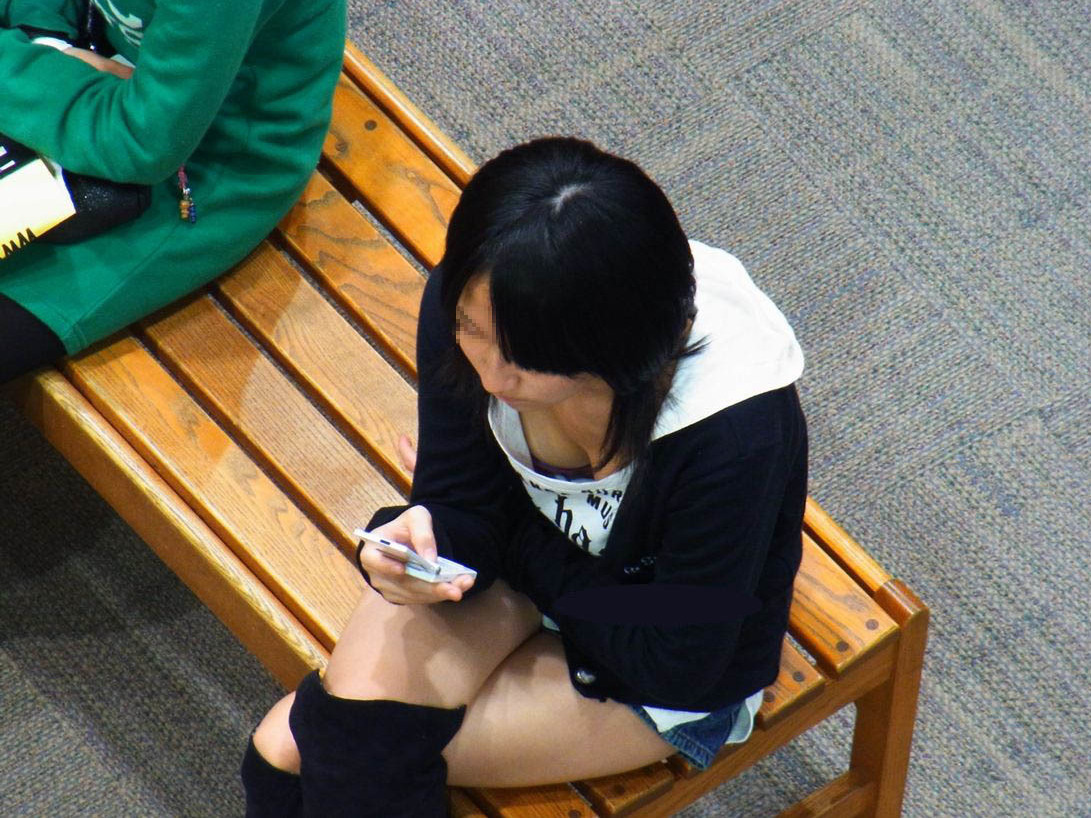 JKの谷間も良いもんだ・・・(*´ω｀*)見るだけで昇天しそうｗｗｗのサムネイル