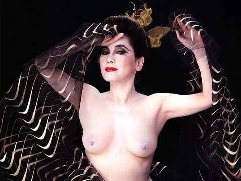 70過ぎてもこのデカパイ デヴィ夫人凄いな おっぱいエロ画像 おっぱいさん