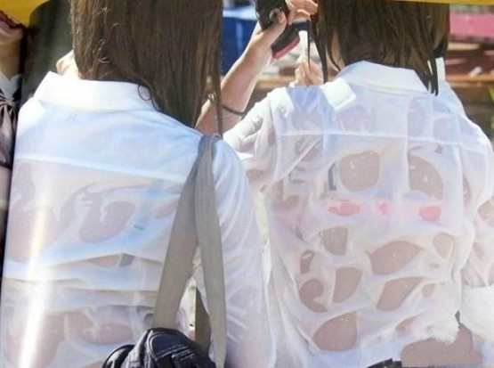 女子高生のブラウスから見える透けブラって、堪んないよね！のサムネイル