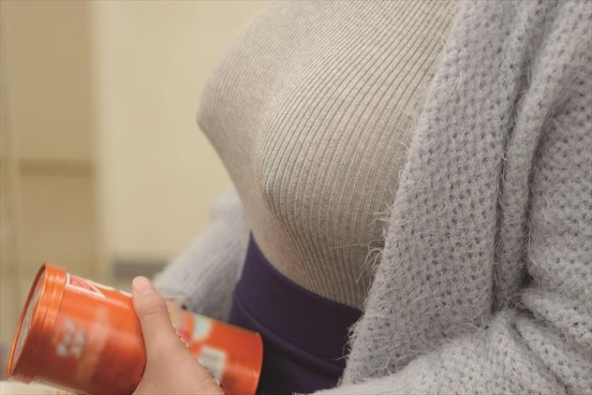 着衣おっぱいの中で神乳画像を100枚集めてみたのサムネイル