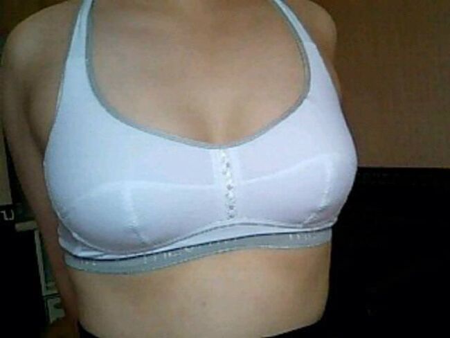 スポーツブラおっぱい画像80枚 巨乳AV女優から貧乳JKまで防御力ザコなスポブラ女子集めてみたのサムネイル