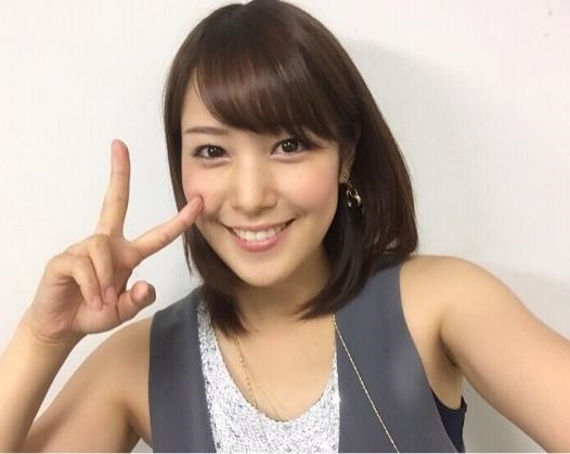 巨乳すぎるFカップ女子アナ「鷲見玲奈(すみれいな)」さんのおっぱいがエロすぎィ！のサムネイル