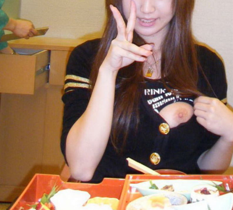 露出を楽しむ痴女たちのロケーション別エロ画像まとめのサムネイル