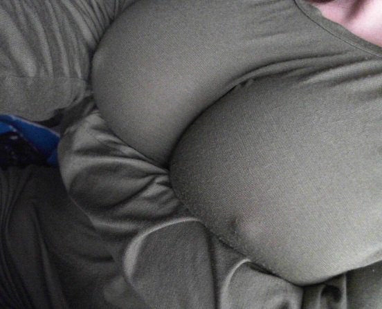 ノーブラでヒートテック着てるチクポチおっぱいがエロ過ぎる!!のサムネイル