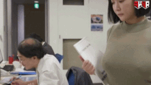 胸ぽち不可避なノーブラニットで出社する巨乳OLにムラムラしない方がおかしい‼【エロ画像+動画】のサムネイル