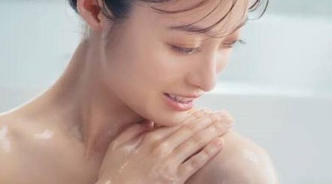 橋本環奈の巨乳谷間やグラビア画像560枚 おっぱいの谷間や水着姿、お宝チラリショットまとめのサムネイル