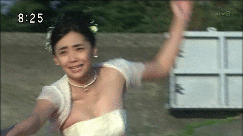 芸能人乳揺れエロGIF画像80枚 巨乳女優や爆乳グラドルのテレビで弾むおっぱい集めてみたのサムネイル