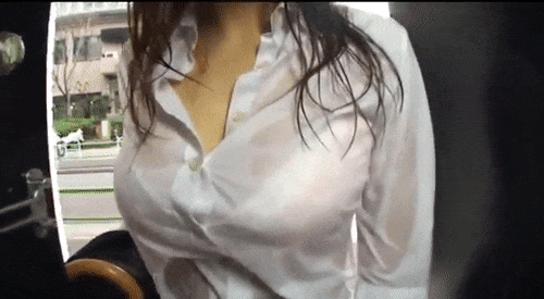 濡れ透けエロGIF画像42枚 突然の雨に下着が透けてるJKやわざと濡らして乳首透けてる変態ギャル集めてみたのサムネイル