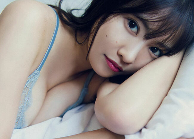 佐野ひなこのセミヌード＆グラビア画像115枚 はみ出し美乳やくびれが美しい見返りショットまとめのサムネイル