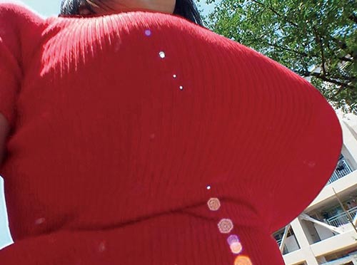 思わず●RECしたくなる着衣爆乳おっぱい 果歩さんのサムネイル