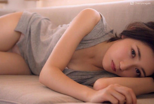 AKB渡辺麻友が写真集を公開!ムチムチプリケツとかたまらんわw (26枚)のサムネイル