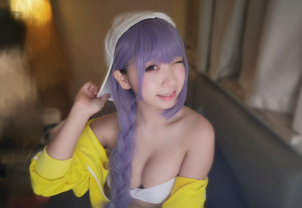 【エロコス 160枚!!】隠す気ゼロのコスプレイヤーがエロ過ぎる!!可愛い子限定10名のサムネイル