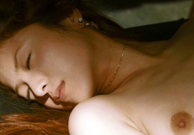 吉高由里子のヌード&濡れ場画像100枚 乳首解禁した全裸シーンや美尻ショットまとめのサムネイル