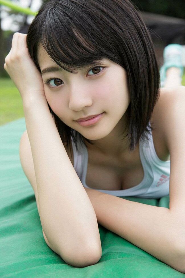 陸上胸チラ画像40枚 グラビアアイドル武田玲奈のスポーツウェアチラリズム集めてみたのサムネイル