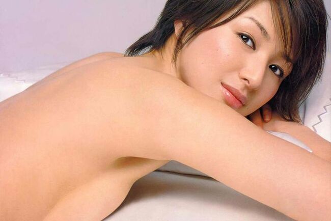 吉瀬美智子のグラビア画像153枚 抜ける大人の色気セミヌード&おっぱいショットまとめのサムネイル