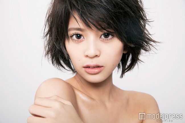 吉崎綾の可愛いおっぱいが超ギリギリなセミヌード＆グラビアエロ画像139枚のサムネイル