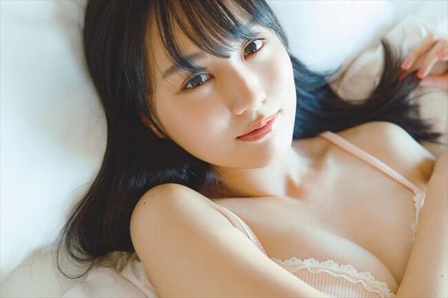 乃木坂・賀喜遥香の小ぶりおっぱいや鎖骨のほくろがセクシーな水着グラビア画像156枚のサムネイル