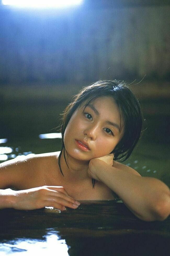 本仮屋ユイカのおっぱいきわどい大胆セミヌード&グラビア画像194枚のサムネイル