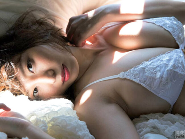 【vol.6】巨乳・爆乳グラドルの抜けるおっぱいグラビアエロ画像100枚のサムネイル