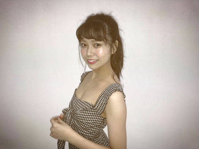 長久玲奈エロ画像17枚 足長美脚な元AKBメンバーの太ももショットや貴重な谷間チラ集めてみたのサムネイル