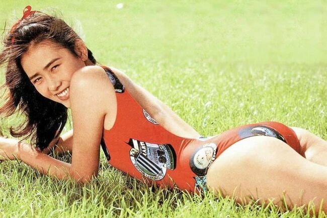 工藤静香エロ画像52枚 若いころの水着グラビアや色気溢れる近影ショットなどキムタク嫁のセクシーショット集めてみたのサムネイル