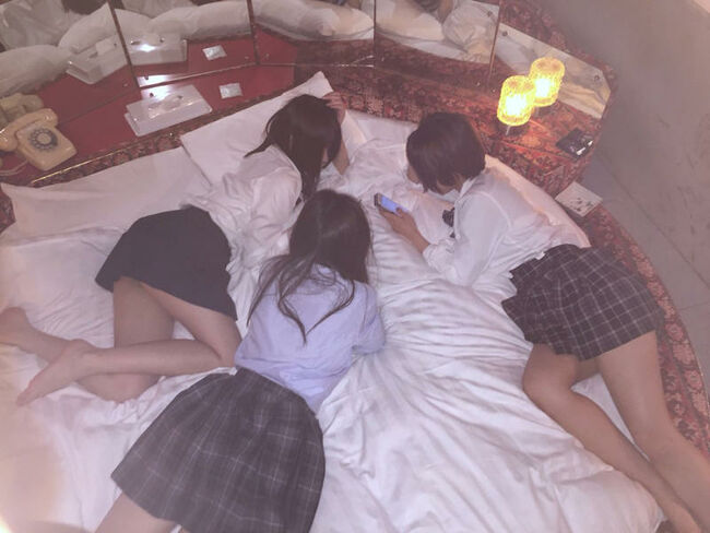 ラブホ女子会エロ画像136枚 女の子同士だったらガンガン下ネタOKなギャルたちの流出ショット集めてみたのサムネイル