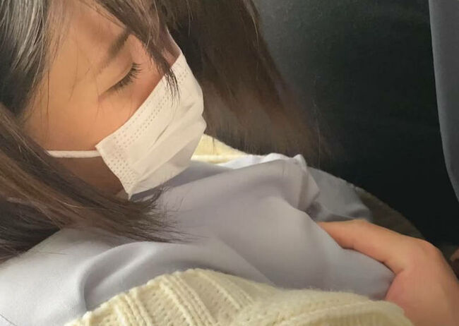 主観痴漢エロ画像293枚 満員電車で密着する女の服に手をすべらせ乳房や陰部を撫でたくるシチュ集めてみたのサムネイル