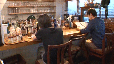 店員イタズラエロGIF画像25枚 接客中でもお構いなしで手マン潮吹きさせる痴漢集めてみたのサムネイル