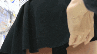【vol.1】パンチラエロGIF画像50枚 盗撮から養殖までスカートの中のパンツが見えた瞬間集めてみたのサムネイル