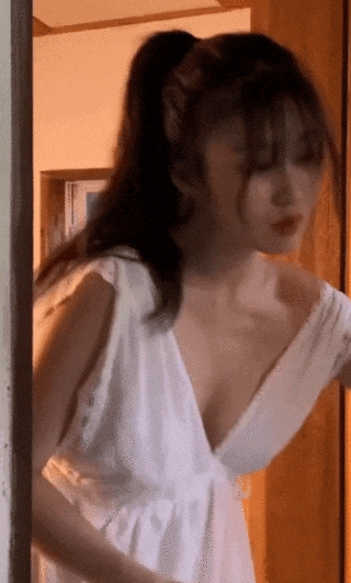 【vol.1】イタズラ・ハプニング エロGIF画像50枚 面白系からムフフ系までラッキースケベ集めてみたのサムネイル