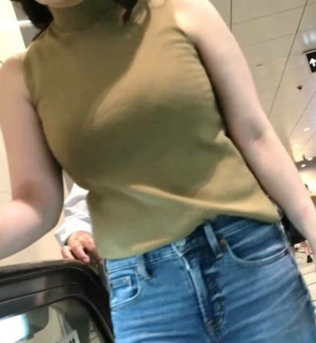 【Vol.22】チラ見不可避な着衣巨乳エロ画像100枚!のサムネイル