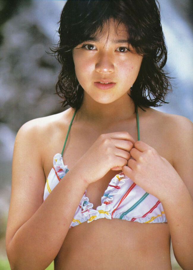 菊池桃子エロ画像15枚 美熟女になった元アイドルの若かりし頃のお宝水着グラビア集めてみたのサムネイル