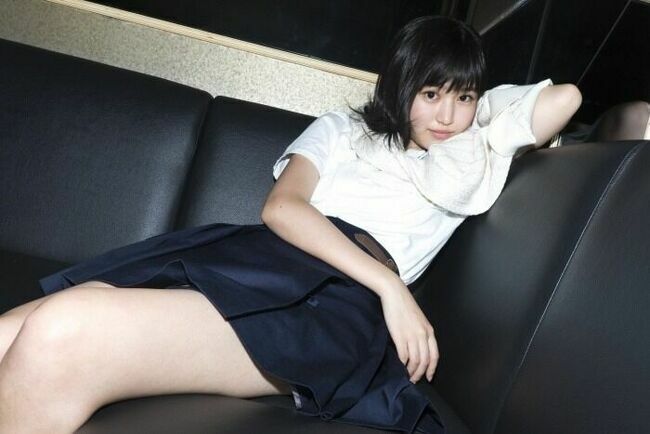 女優・福本莉子の背中や生足美脚が色っぽいグラビア&オフショット画像105枚のサムネイル