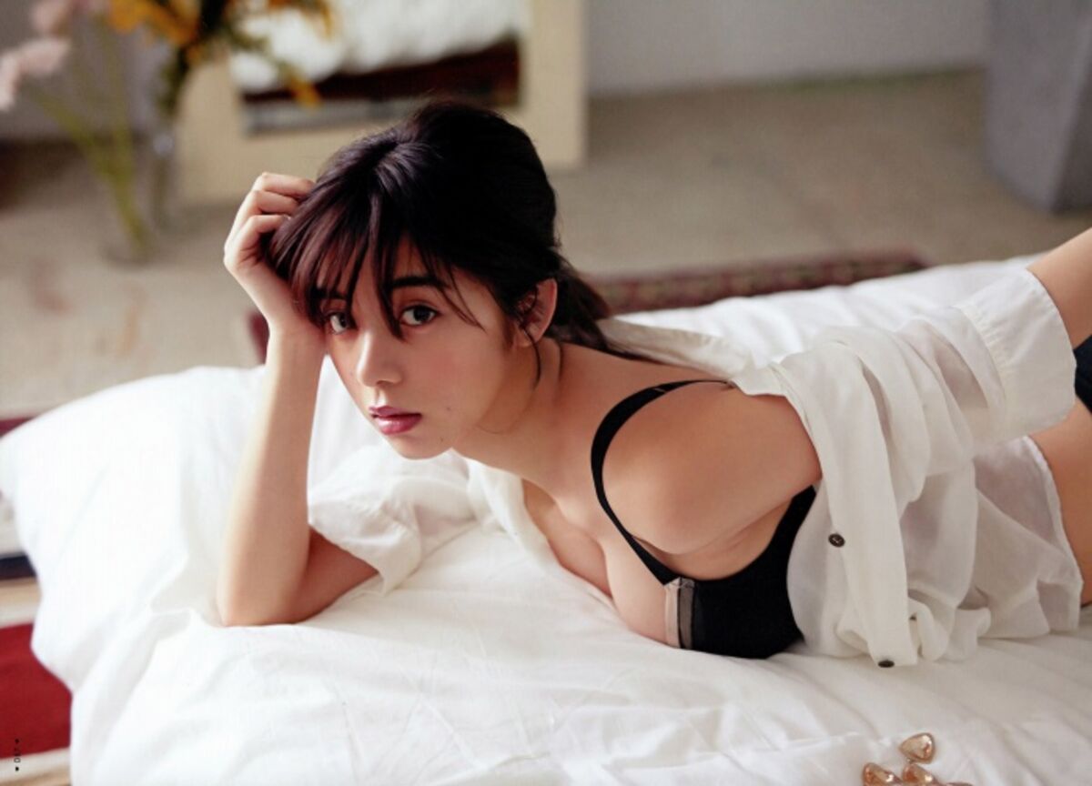 池田エライザの濃密グラビア467枚 濡れ場バスト&美尻の限界セクシーショット一挙公開のサムネイル