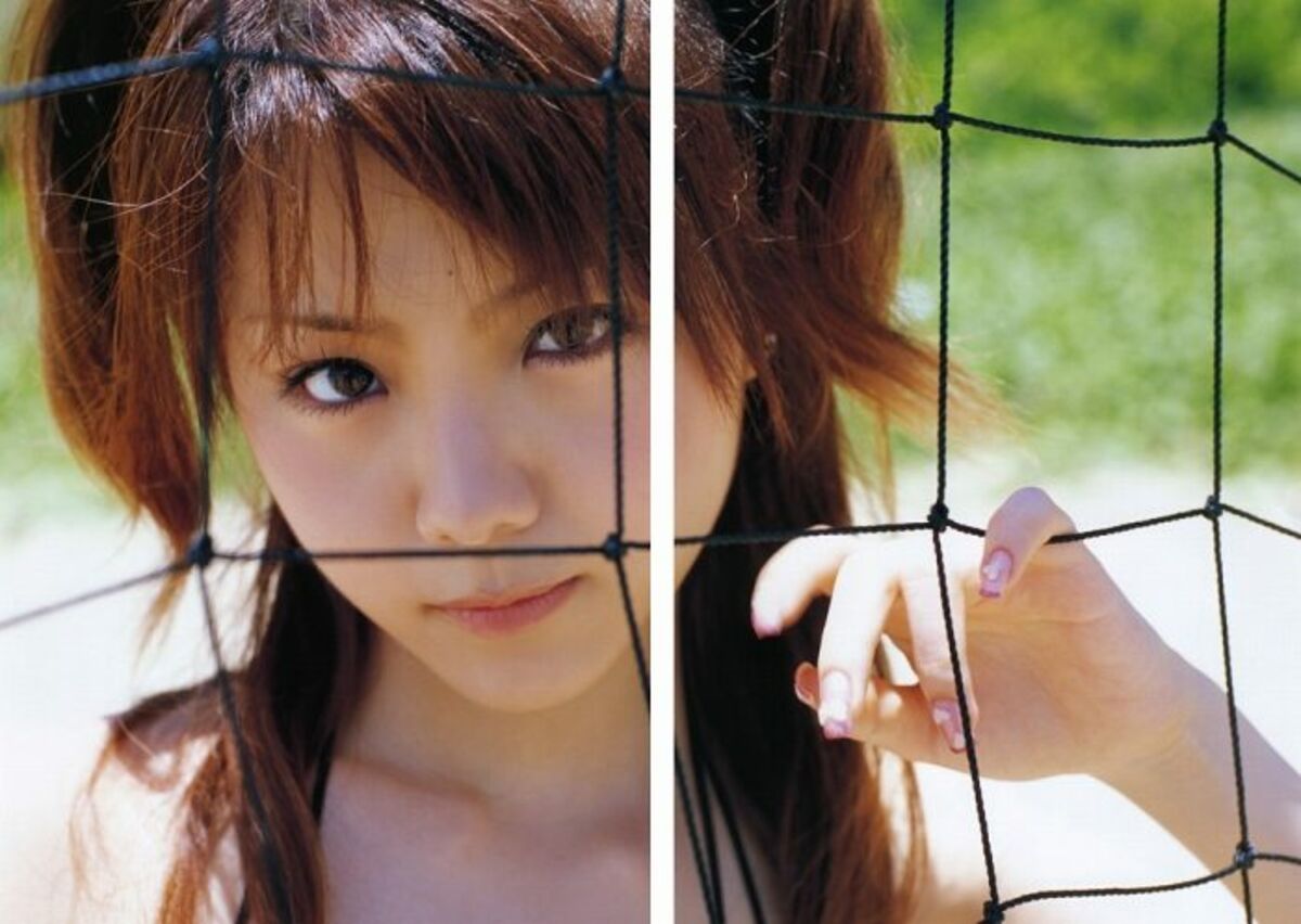 田中れいなのパンチラ&グラビア画像100枚 元モー娘。の大胆足上げや水着ショットまとめのサムネイル