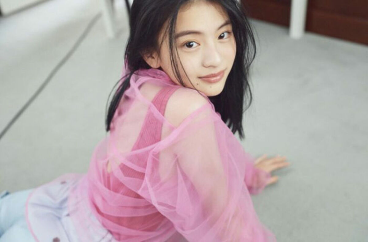 出口夏希のグラビア画像130枚 透明感溢れる美女の美脚とお宝水着ショットまとめのサムネイル
