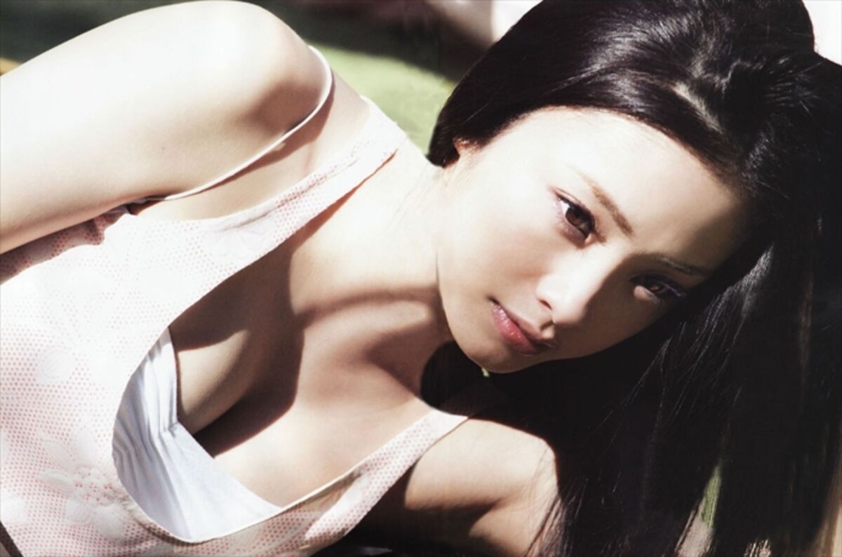 上戸彩 おっぱい画像102枚まとめのサムネイル